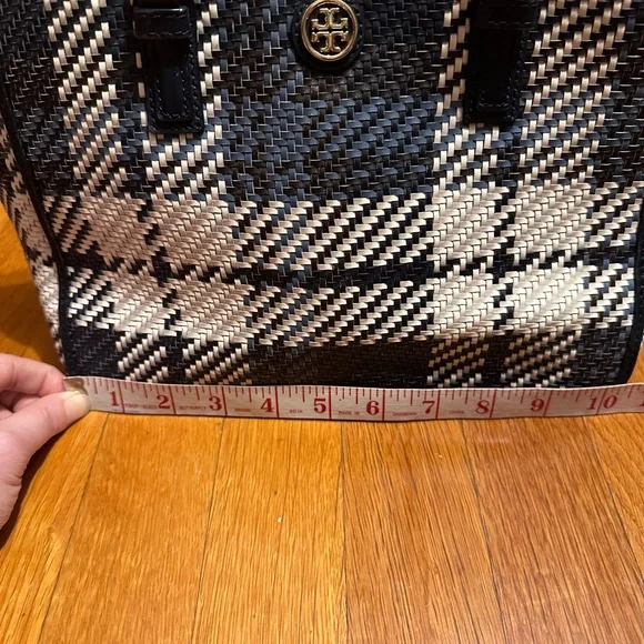 Tory Burch Black and Cream Checkered Satchel - Picture 2 of 16